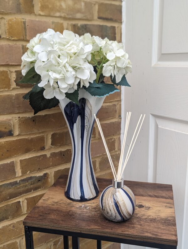 Beige and Blue - Image 2