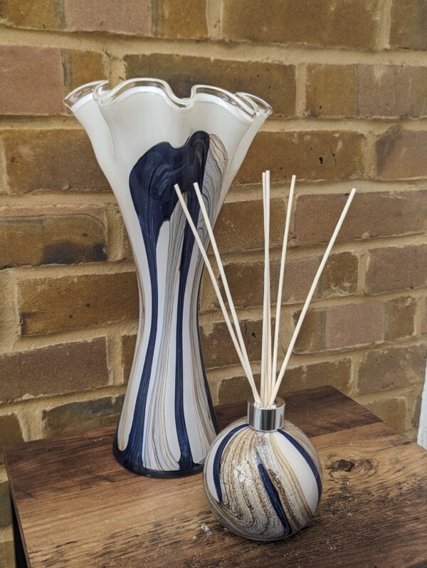 Beige and Blue - Image 3
