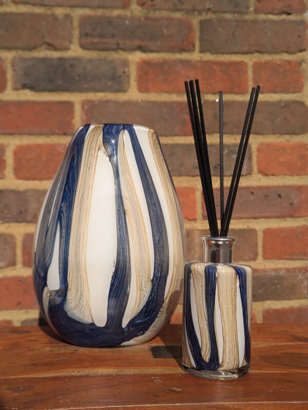 Beige and Blue - Image 2