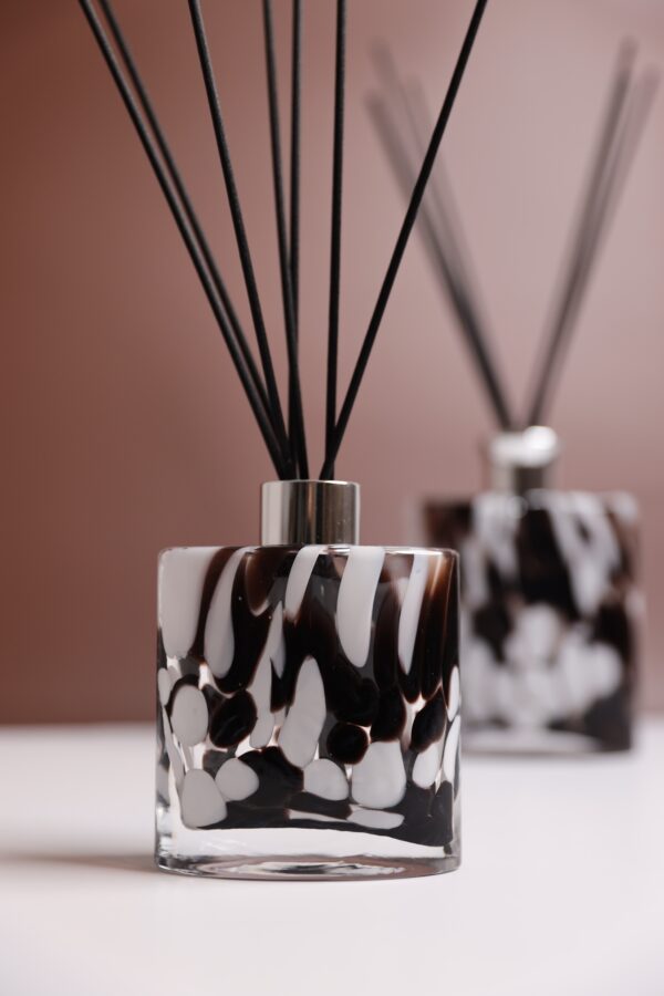 Black and White (11.5cm) - Image 3